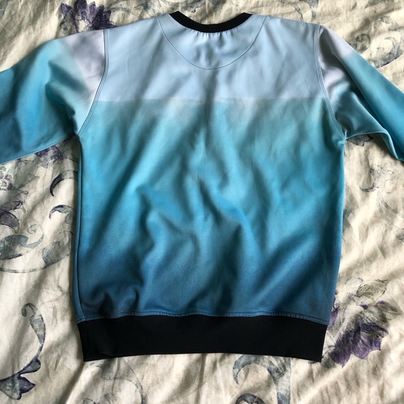 Hot Topic Ariel/Jaws long sleeve, size Small - Picture 4 of 4